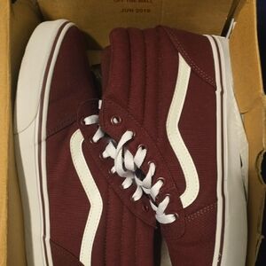 Vans Men's Maroon High-Top Sneakers
